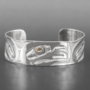 Golden Eye Eagle
Corrine Hunt
Kwakwaka'wakw/Tlingit
Silver, 14k gold
6" x ¾”
$600