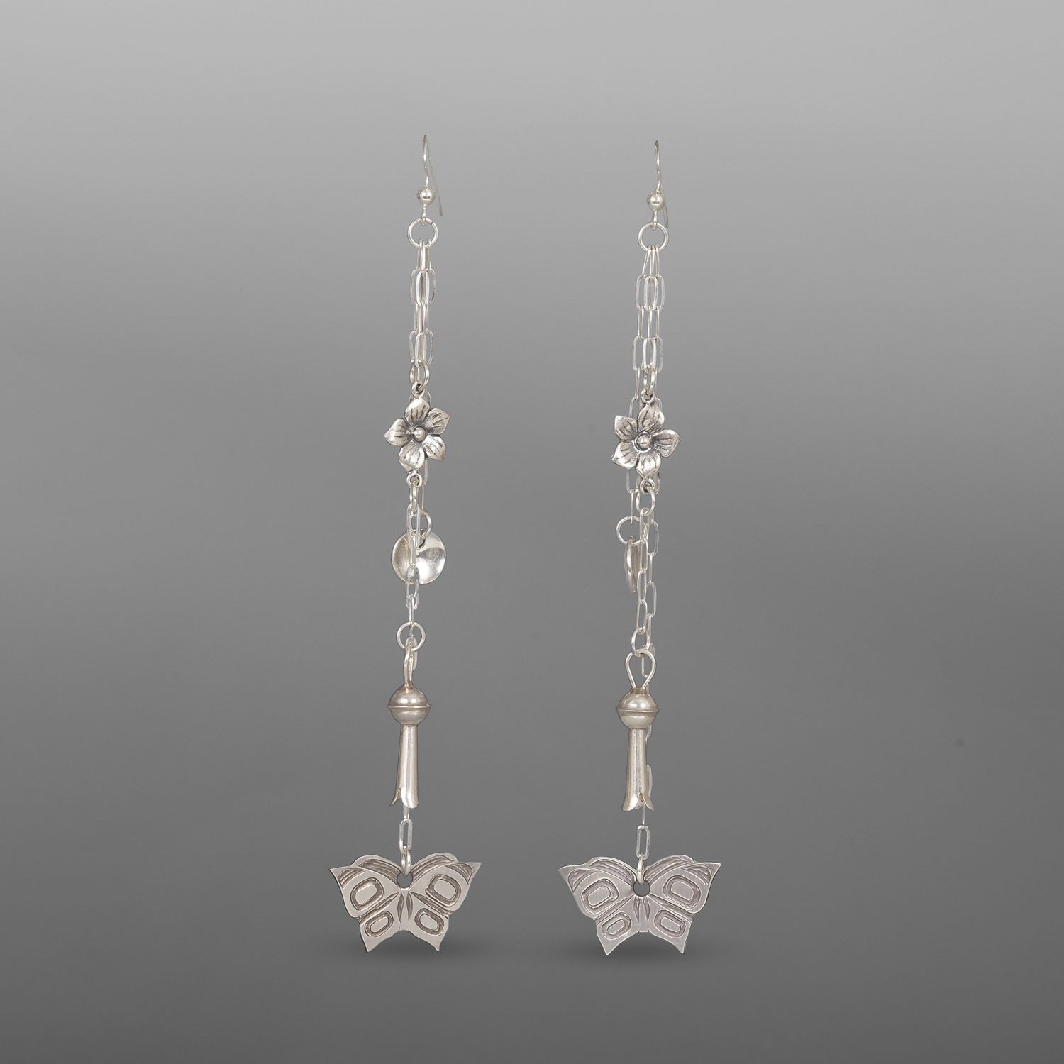 Butterfly Charm Earring
Jennifer Younger
Tlingit
Silver
4¼" x 1"
$400
JY3

