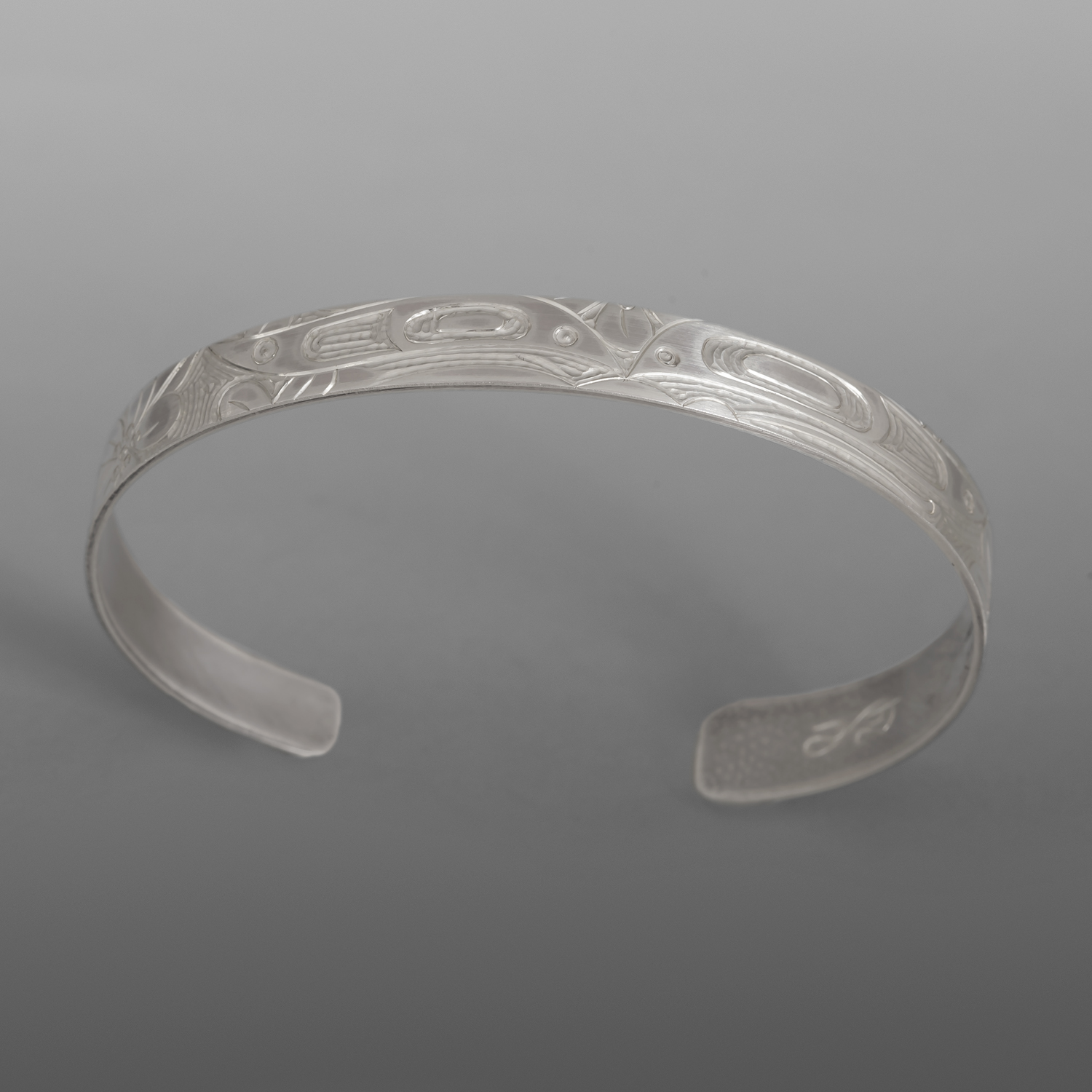 Butterfly & Forget-Me-Not Bracelet
Jennifer Younger
Tlingit
Silver
6¼” x ¼”
$600
JY12