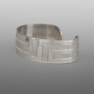 Heiltsuk Weave Bracelet
Dean Hunt
Heiltsuk
Silver
6" x ¾”
800
