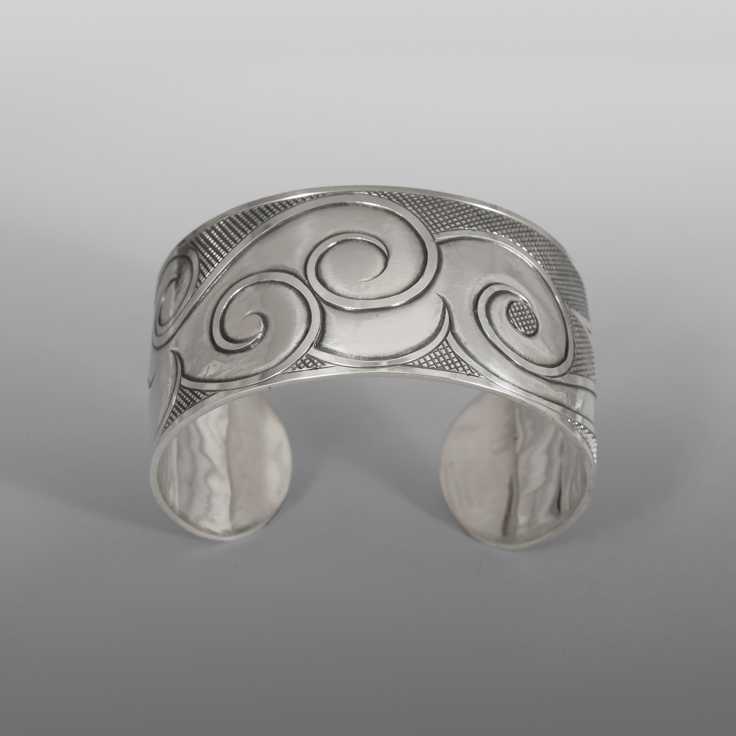 Winter Waves
Dean Hunt
Heiltsuk
Silver
6" x 1¼”
$1250