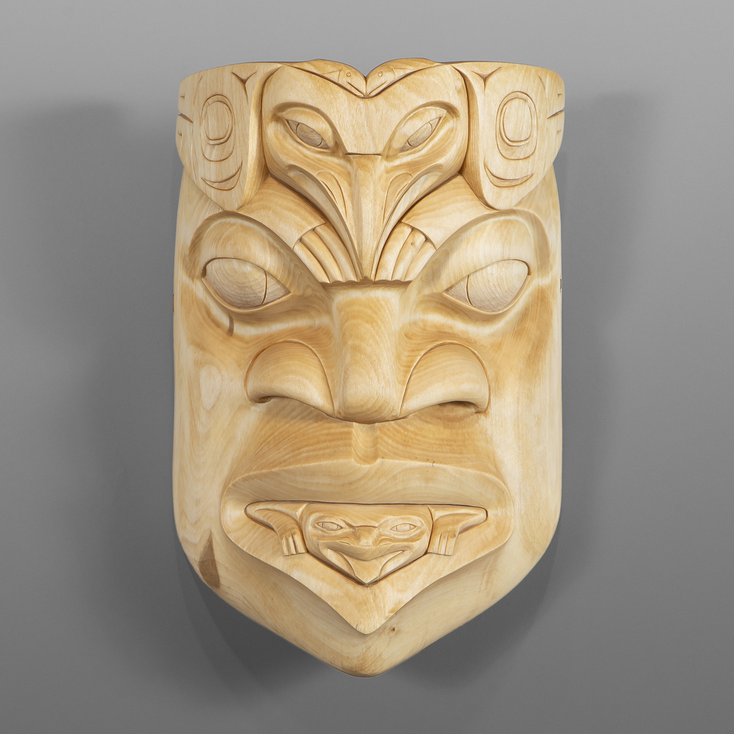 Raven and Frog Man
Eugene Alfred
Tutchone/Tlingit
Birch
11" x 7" x 5"
$5200