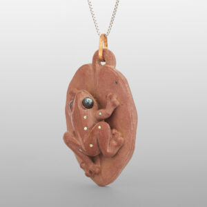 Tree Frog Pendant
Gary Olver
Woodland Cree
Catlinite, abalone
2" x 1¼” x ½”
1400