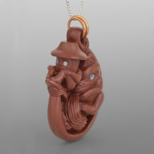 Human & Wolf Halibut Fishing Pendant
Gary Olver
Woodland Cree
Catlinite, abalone, custom stand
1¾” x 1¼” x ½” (4" with stand)
3200