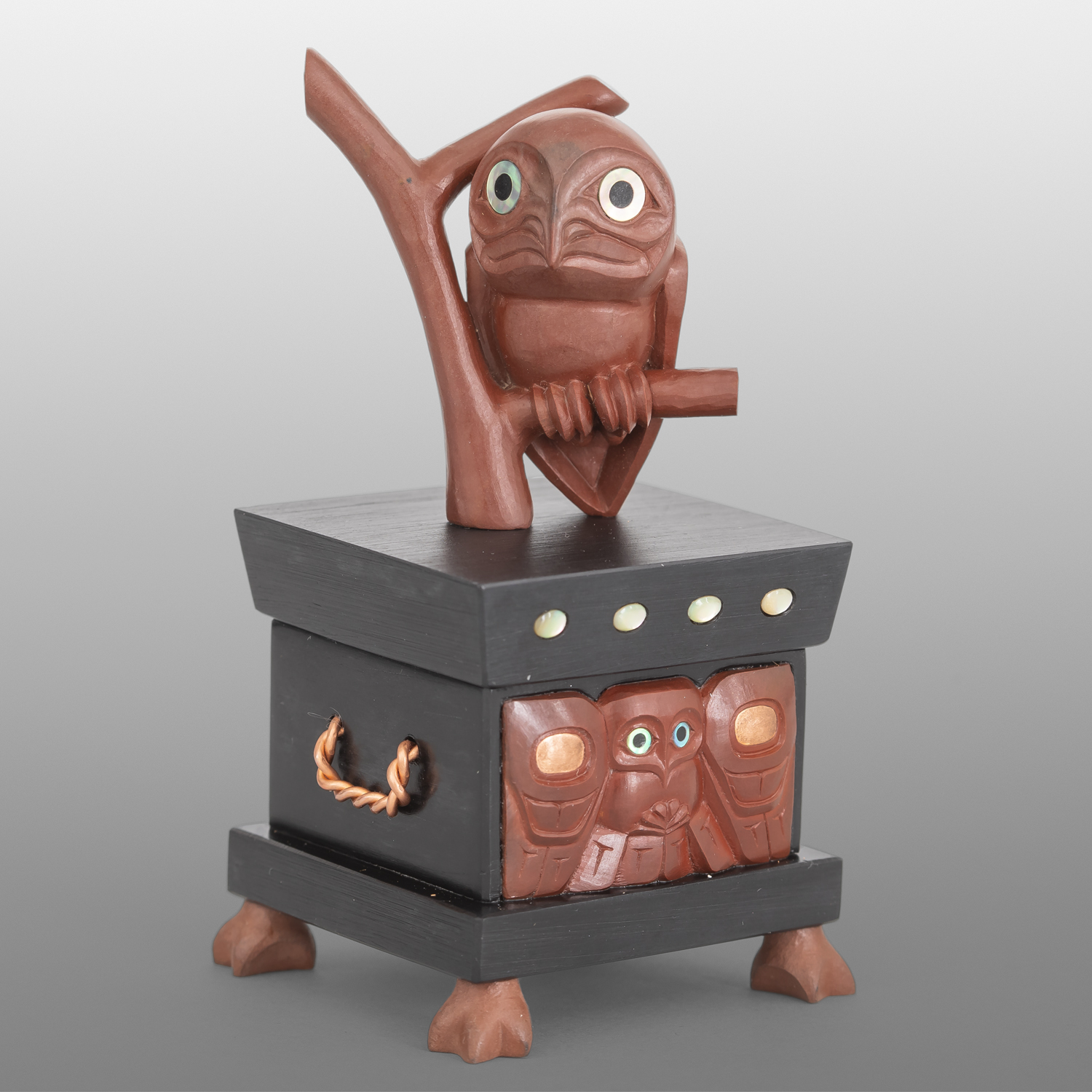 Great Northern Owl Box
Gary Olver
Woodland Cree
Argillite, catlinite, abalone, copper
3½” x 1¾” x 1¾"
6500