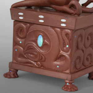 Giant Pacific Octopus Box
Gary Olver
Woodland Cree
Catlinite, abalone
4" x 3” x 2¼”
8800