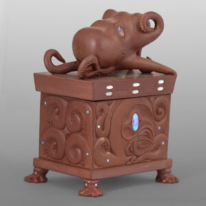Giant Pacific Octopus Box
Gary Olver
Woodland Cree
Catlinite, abalone
4" x 3” x 2¼”
8800
