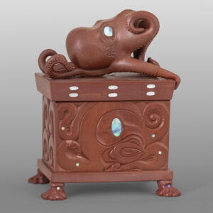 Giant Pacific Octopus Box
Gary Olver
Woodland Cree
Catlinite, abalone
4" x 3” x 2¼”
8800