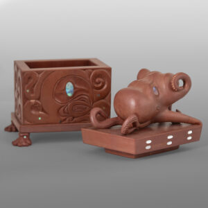 Giant Pacific Octopus Box
Gary Olver
Woodland Cree
Catlinite, abalone
4" x 3” x 2¼”
8800