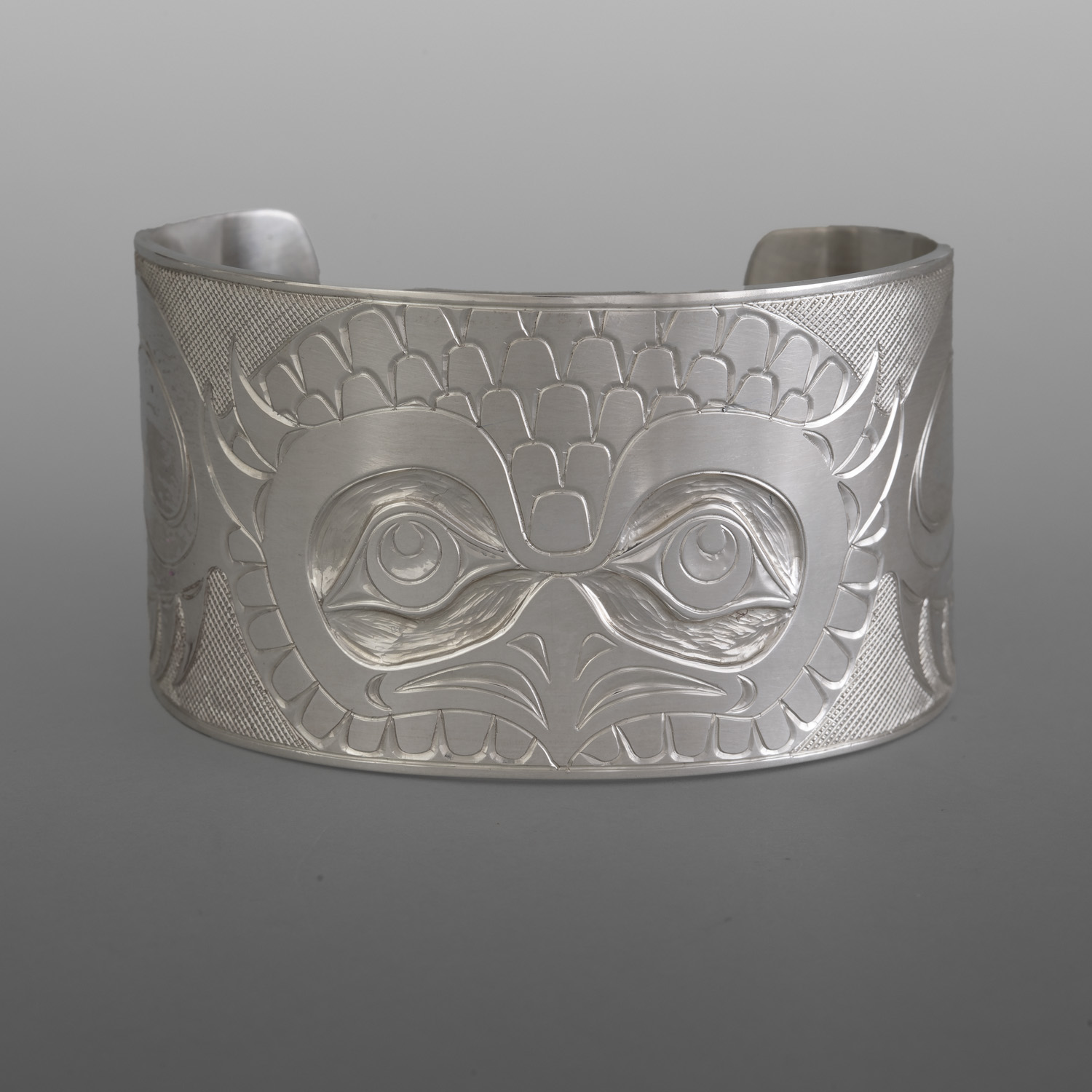 Northern Owl Bracelet
Allen Thompson
Salteaux
Silver
6" x 1½”
1,600