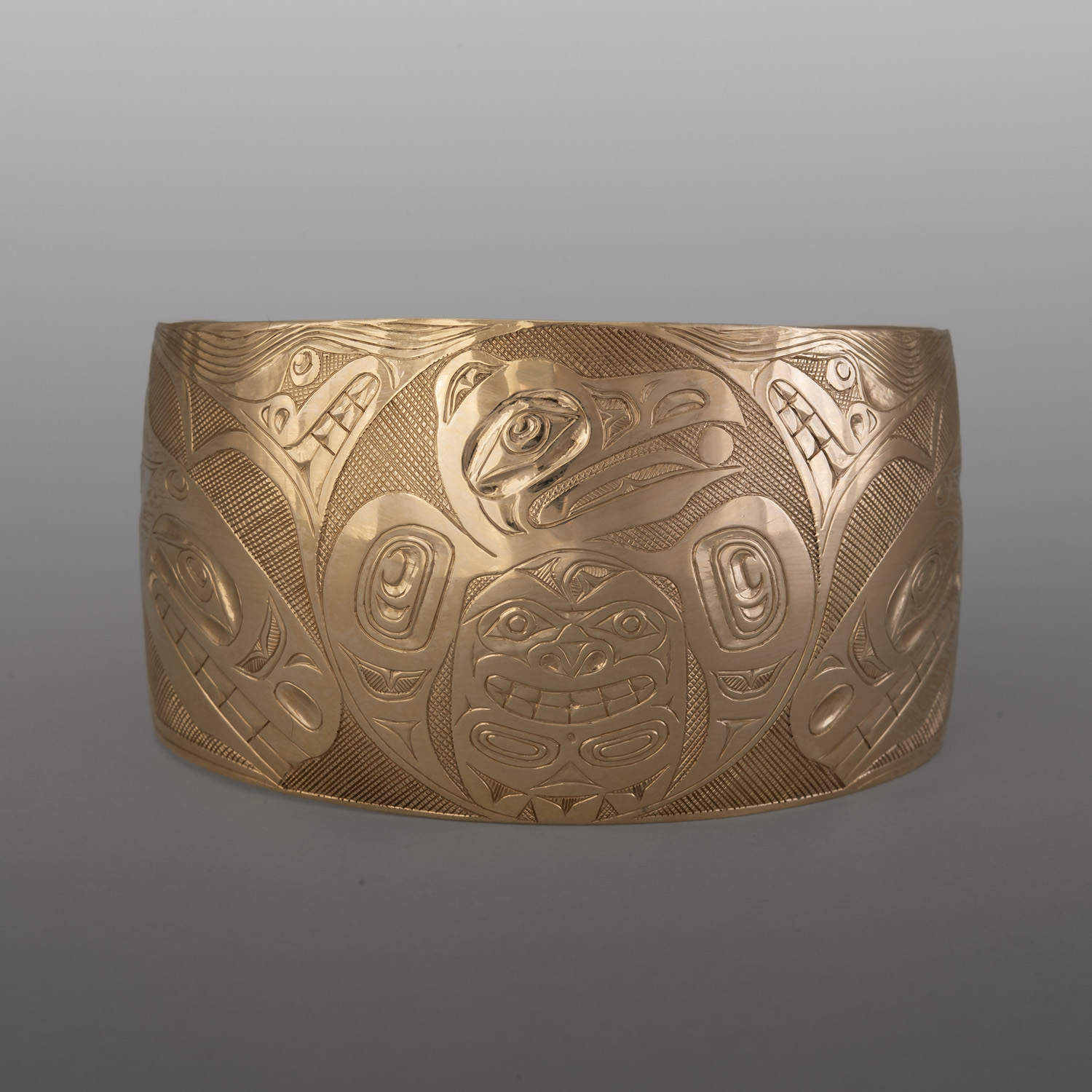 Orcas of the Raven Clan Bracelet
Kelvin Thompson
Salteaux
14 karat gold
5¾" x 1½"
9,000