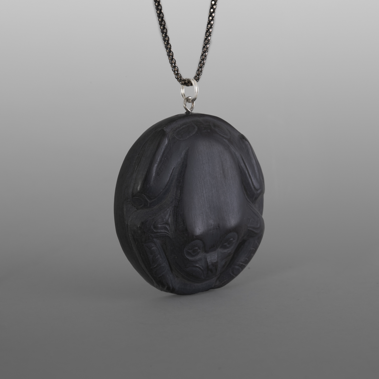 Frog Pendant
Melanie Russ
Haida
Argillite
2" x 1⅝" x ½"
325