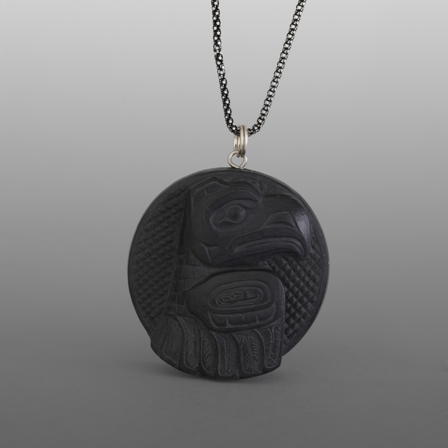 Perched Eagle Pendant
Melanie Russ
Haida
Argillite
1¾" x 1⅜" x ½"
375