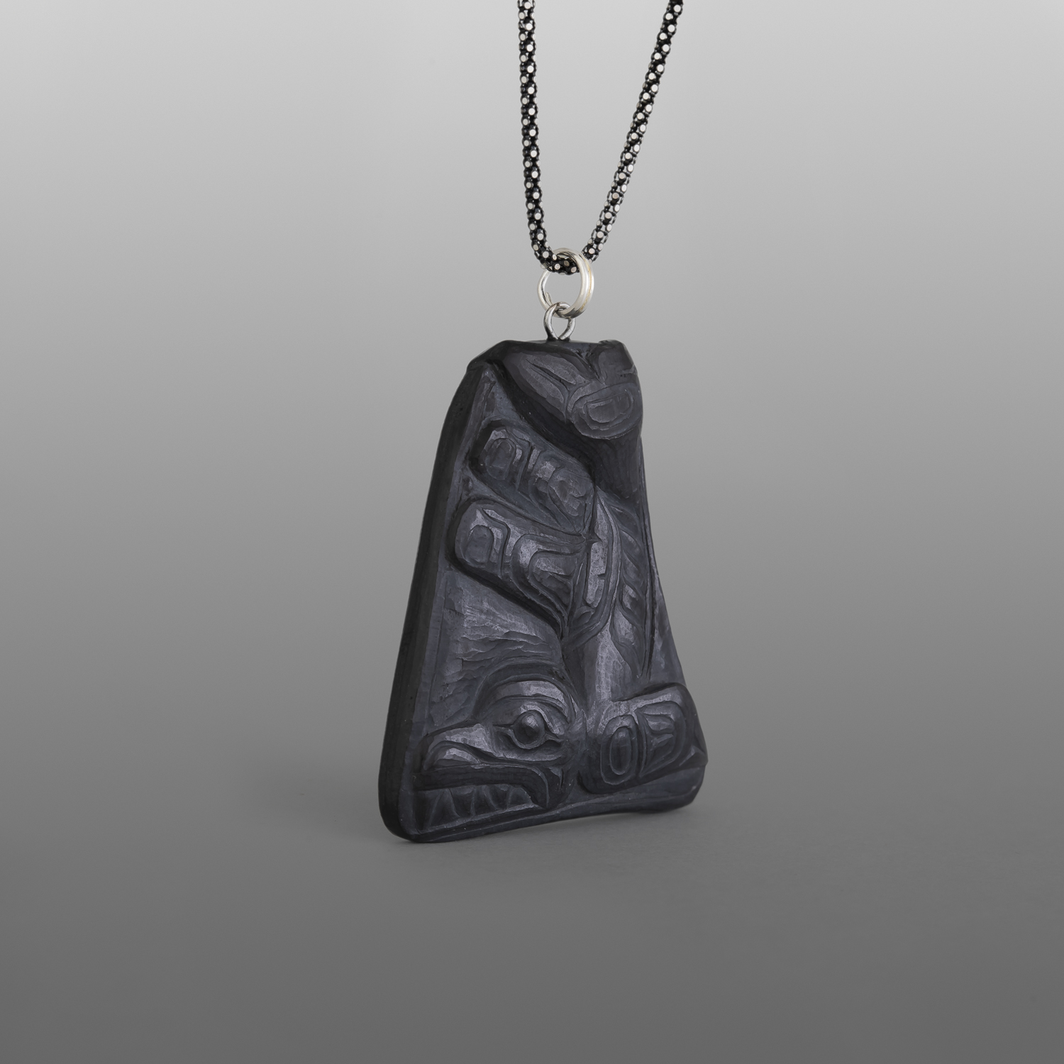 Killer Whale Pendant
Melanie Russ
Haida
Argillite
2" x 1⅜" x ¼"
325