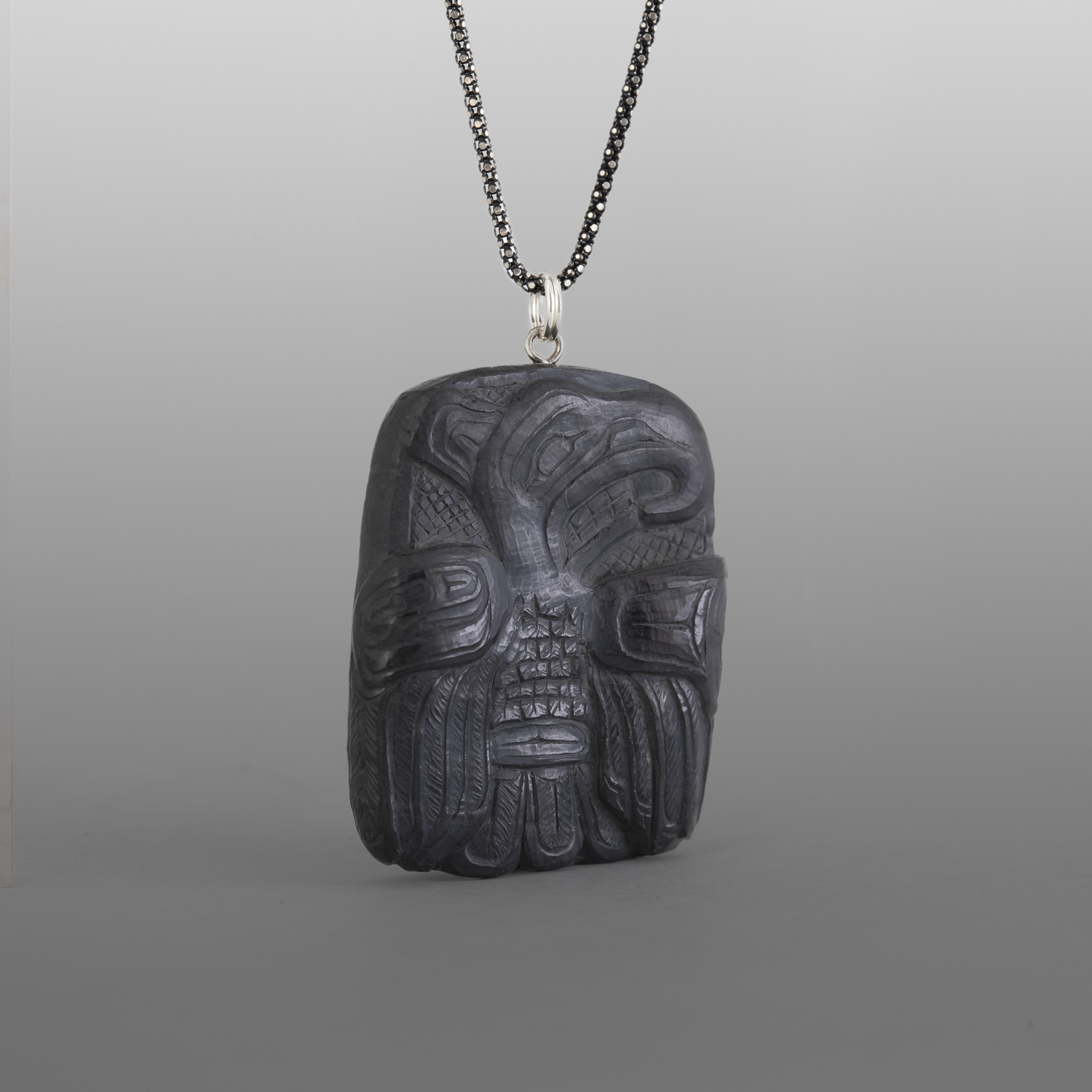 Thunderbird Pendant
Melanie Russ
Haida
Argillite
1¾" x 1⅜" x ⅜"
375