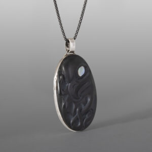 Octopus Pendant
Ernest Swanson
Haida
Argillite, abalone, silver
2" x 1"
1,650