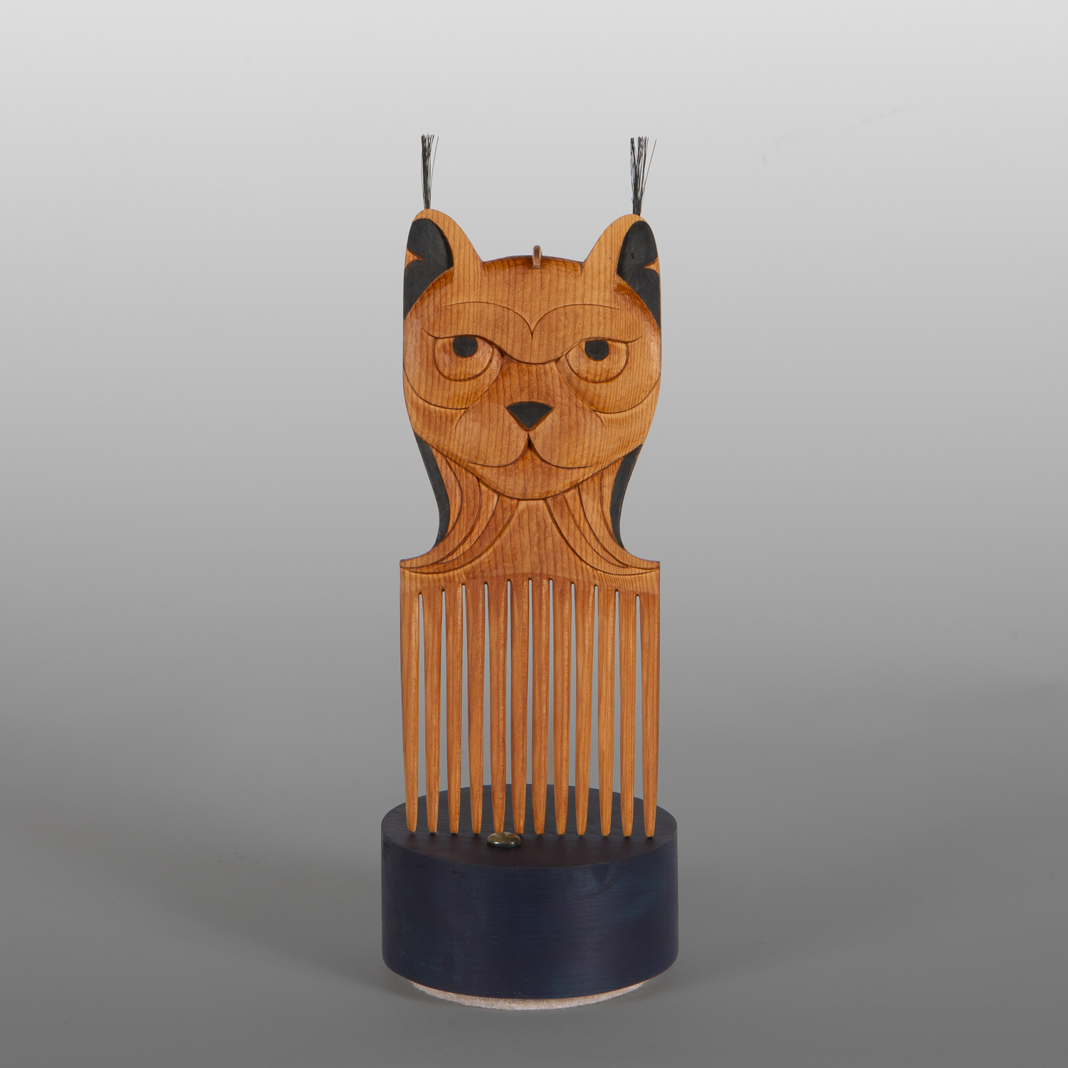 Lynx Comb
Dean Hunt
Heiltsuk (Canada)

Red cedar, copper, paint, horse hair, abalone
9¾" x 3½" x 3½”
1,600