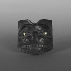 Grizzly Bear Pendant
Christian White
Haida
Argillite, abalone
1¾” x 1½" x ½"
$1100