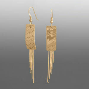 Lightning Spruce Root Basket Pattern Earrings
Jennifer Younger
Tlingit
14k  gold, gold chain
2 ¼”  x ¼”
$850