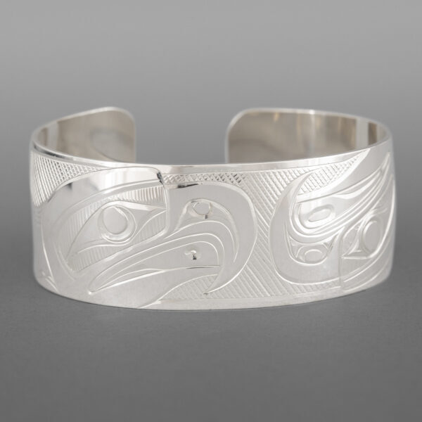 Eagle Pair
Corrine Hunt
Kwakwaka'wakw/Tlingit
Sterling silver
6” x 1"
$600
