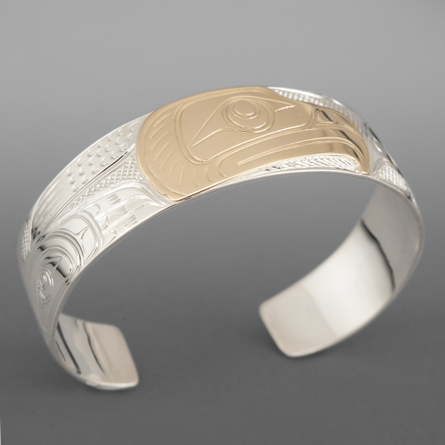 Eagle Bracelet
Lloyd Wadhams Jr
Kwakwaka'wakw
Silver, 14k gold
6" x ¾”
$1100