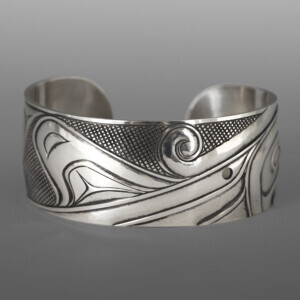 Orca Flow Bracelet
Dean Hunt
Heiltsuk
Silver
6" x 1”
$1050