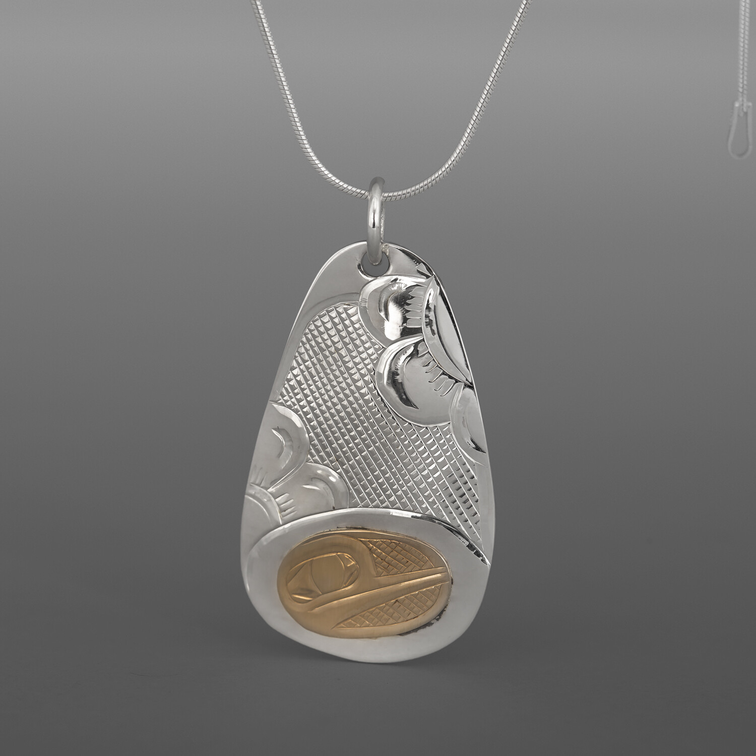 Hummingbird Teardrop Pendant
Corrine Hunt
Kwakwaka'wakw
Silver, 14k gold
1½” x ¾”
$350
