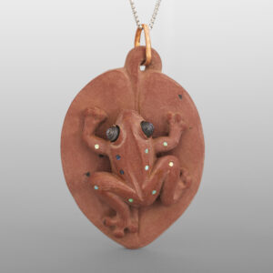 Tree Frog Pendant
Gary Olver
Woodland Cree
Catlinite, abalone
2" x 1¼” x ½”
1400