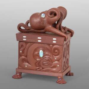 Giant Pacific Octopus Box
Gary Olver
Woodland Cree
Catlinite, abalone
4" x 3” x 2¼”
8800