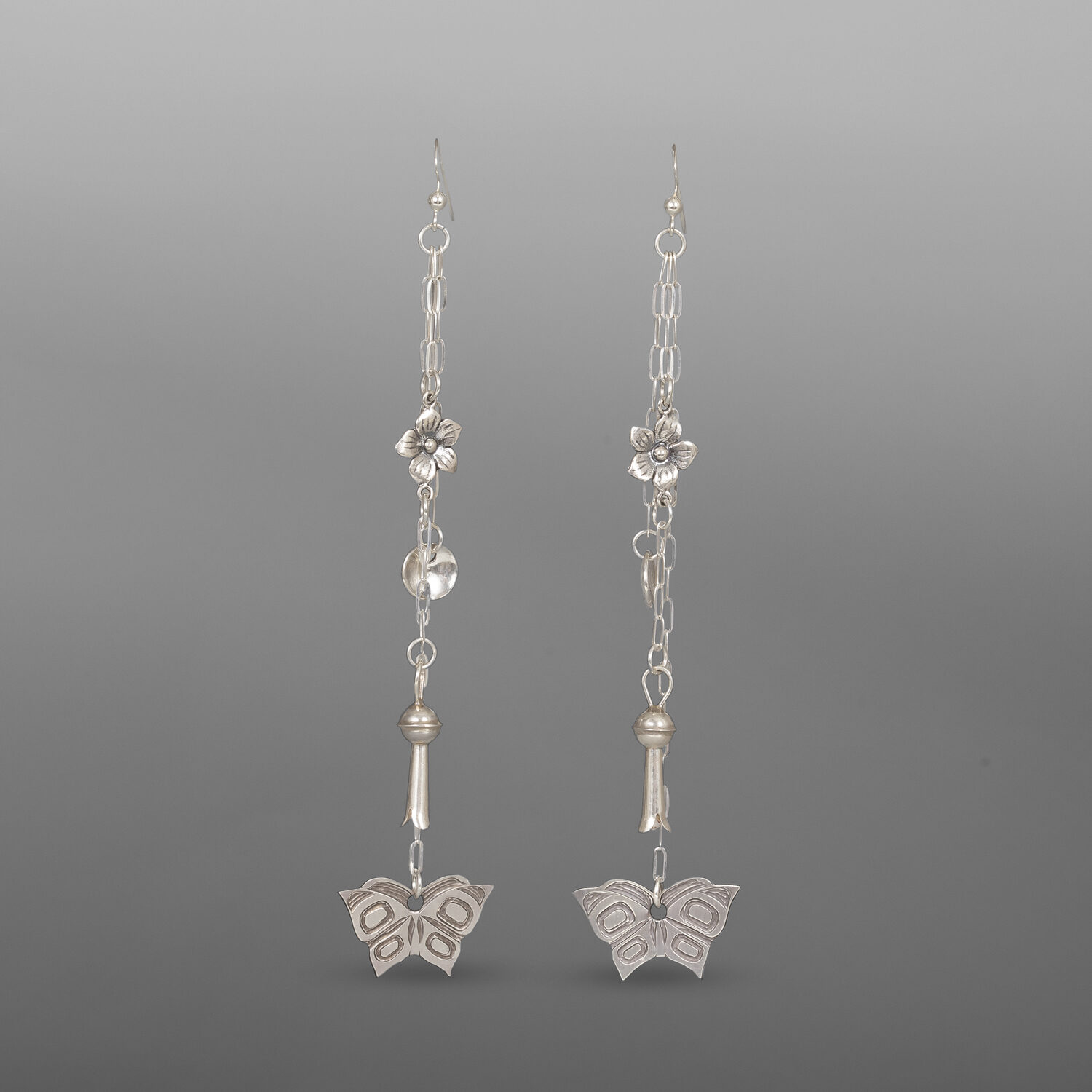 Butterfly Charm Earring
Jennifer Younger
Tlingit
Silver
4¼" x 1"
$400
JY3
