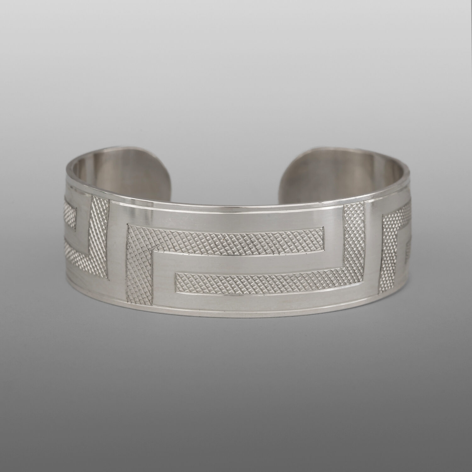 Heiltsuk Weave Bracelet
Dean Hunt
Heiltsuk
Silver
6" x ¾”
800

