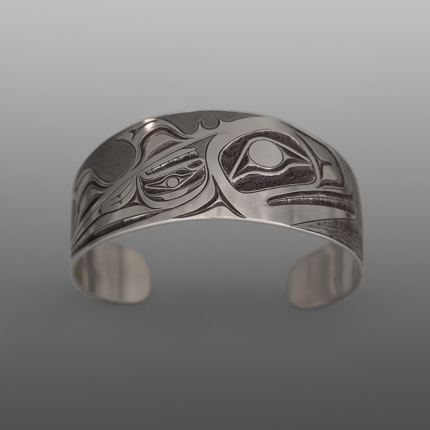 Killer Whale Pod Bracelet
Landon Gunn
Kwakwaka'wakw
Silver
1¼" x 6"
1,800
