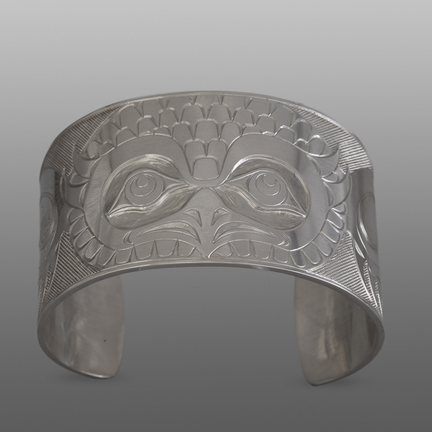 Northern Owl Bracelet
Allen Thompson
Salteaux
Silver
6" x 1½”
1,600