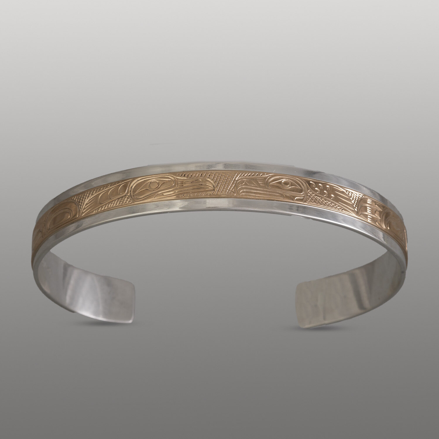 Lovebirds Bracelet
Lloyd Wadhams Jr.
Kwakwaka'wakw
14k gold, silver
6" x ⅜"
1,950