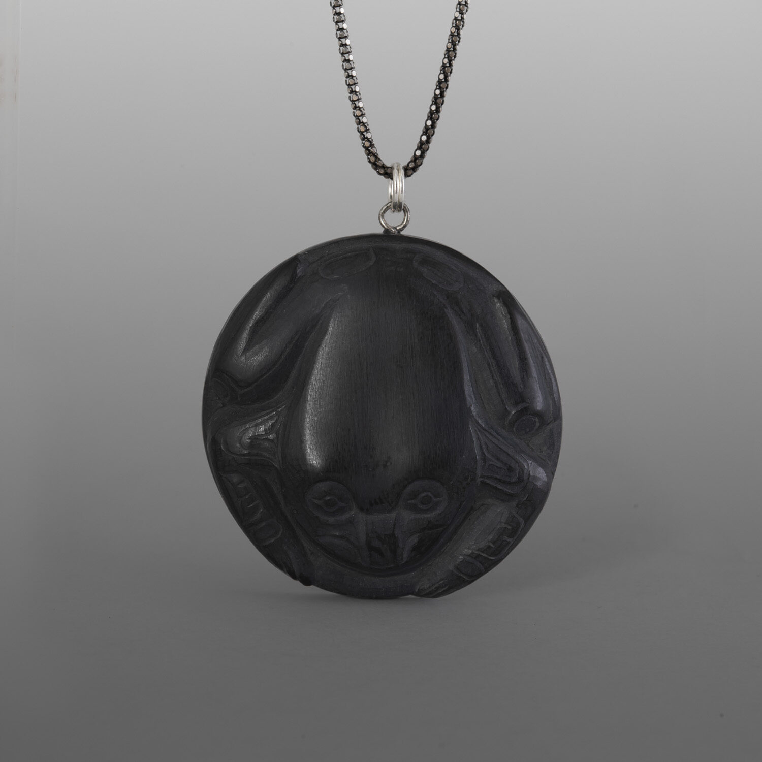 Frog Pendant
Melanie Russ
Haida
Argillite
2" x 1⅝" x ½"
325