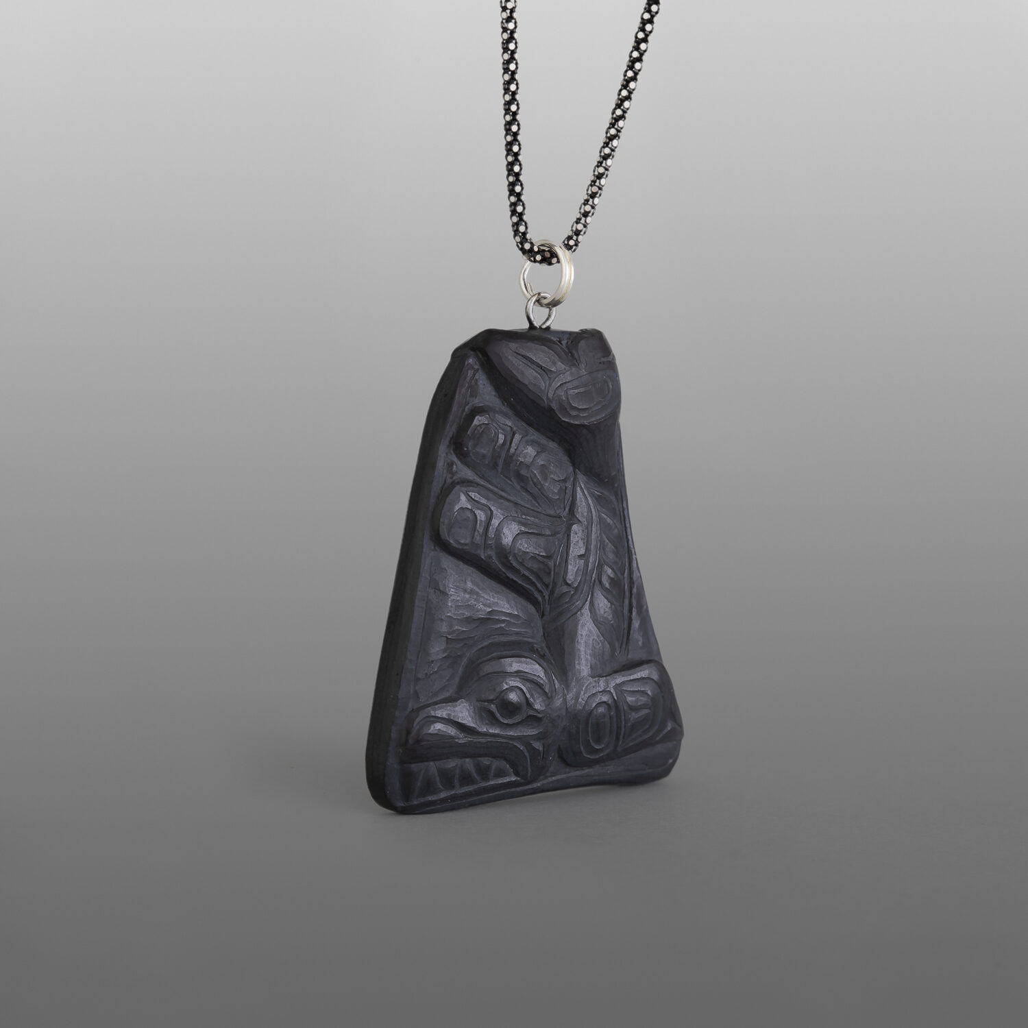 Killer Whale Pendant
Melanie Russ
Haida
Argillite
2" x 1⅜" x ¼"
325