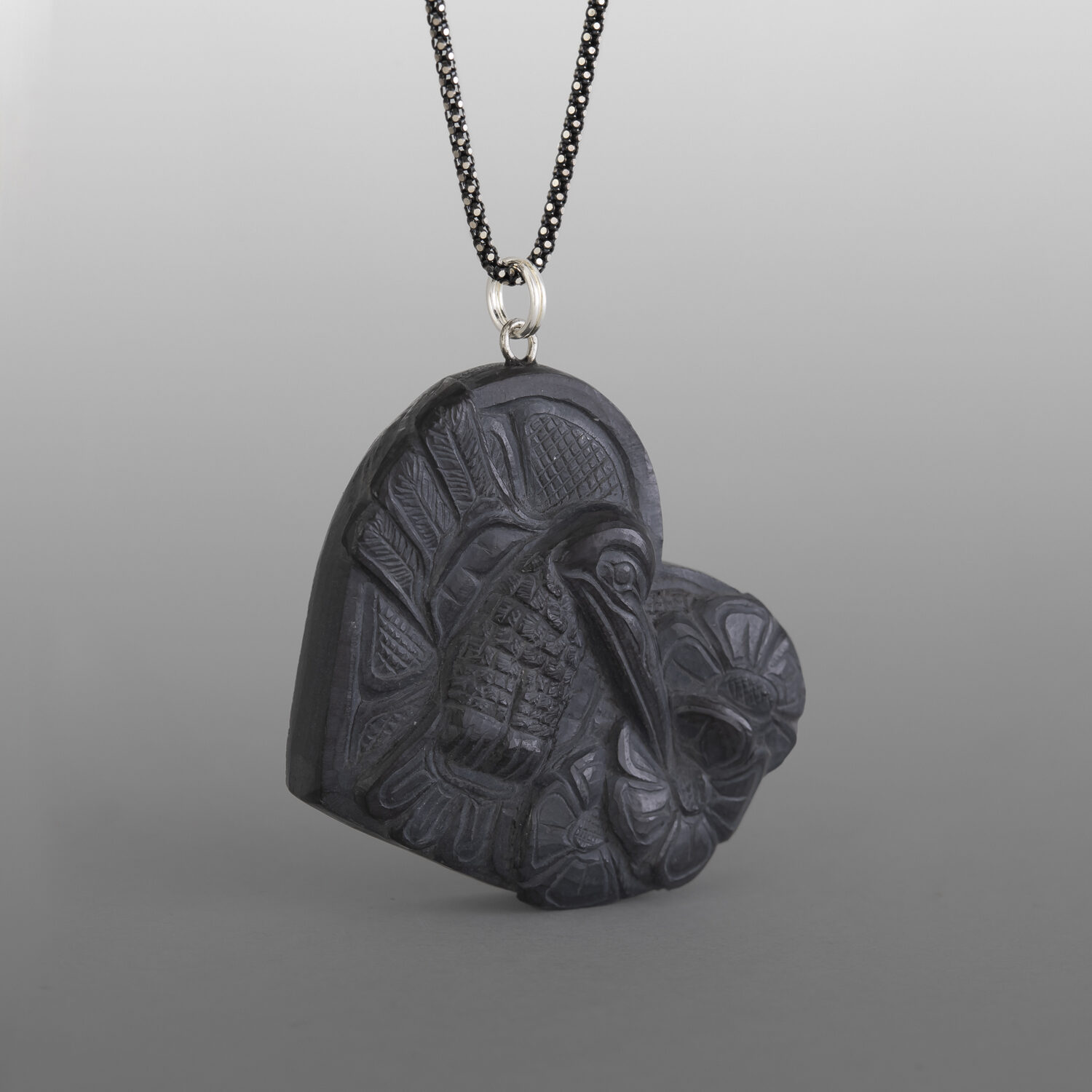 Sipping Nectar Pendant
Melanie Russ
Haida
Argillite
1⅞" x 1⅝" x ⅜"
375