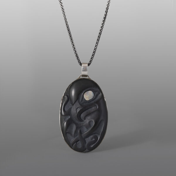 Octopus Pendant
Ernest Swanson
Haida
Argillite, abalone, silver
1,650