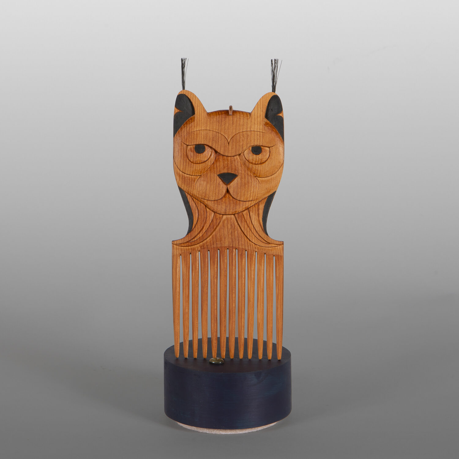 Lynx Comb
Dean Hunt
Heiltsuk (Canada)

Red cedar, copper, paint, horse hair, abalone
9¾" x 3½" x 3½”
1,600